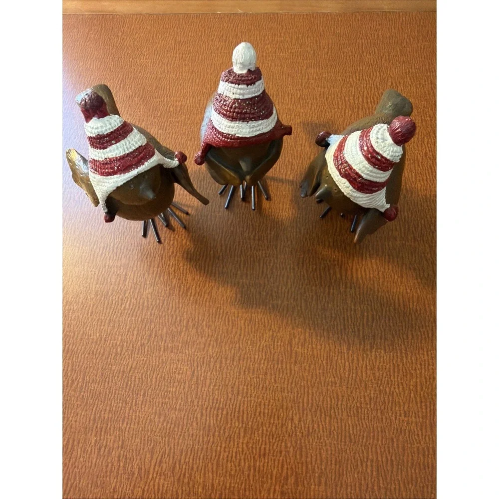 3 Christmas Birds Figurines Wire Feet  Santa Hats Resin Such Cuties